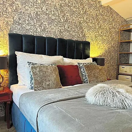 Antik Old Town Hotel *